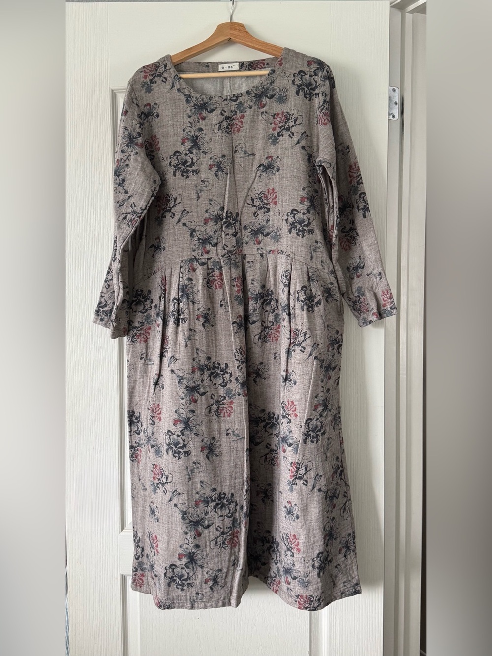 Floral linen midi smock dress from clothing brand 壹 • 廊本™ oversized fit